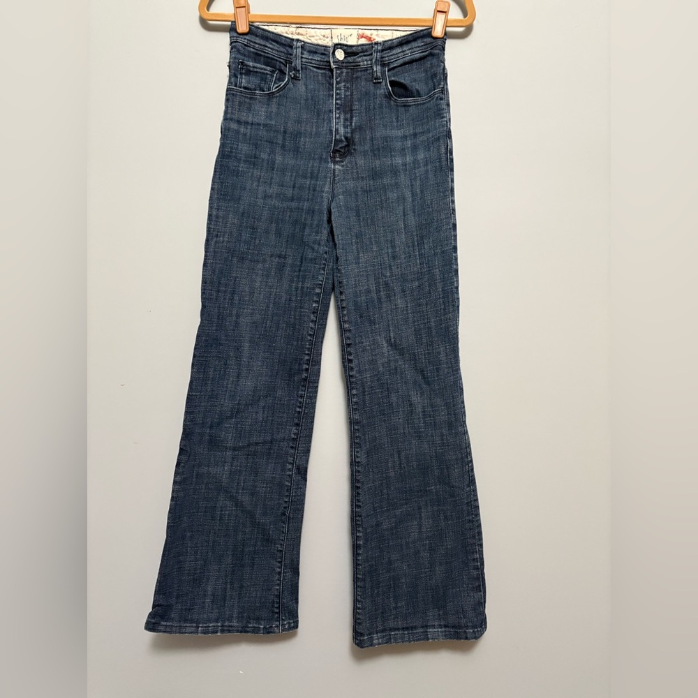 Shio high rise denim pants with 98% cotton and 2% spandex